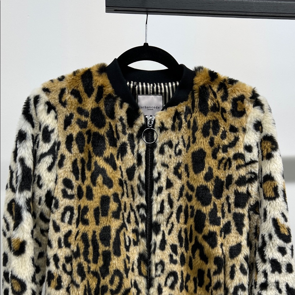 Leopard Print Fuzzy Bomber Jacket - Picture 2 of 6